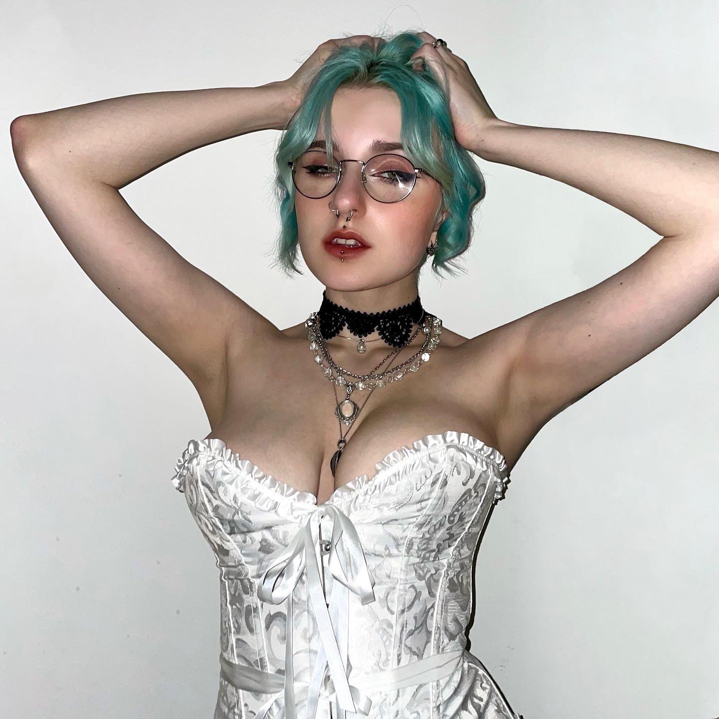 Голая тиктокерша Lyra Crow слив секс фото Lyracr0w0