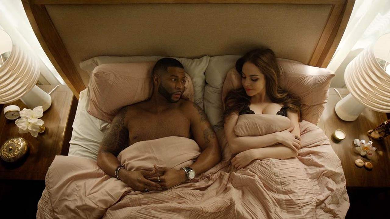 Элизабет Гиллис обнаженная и горячая