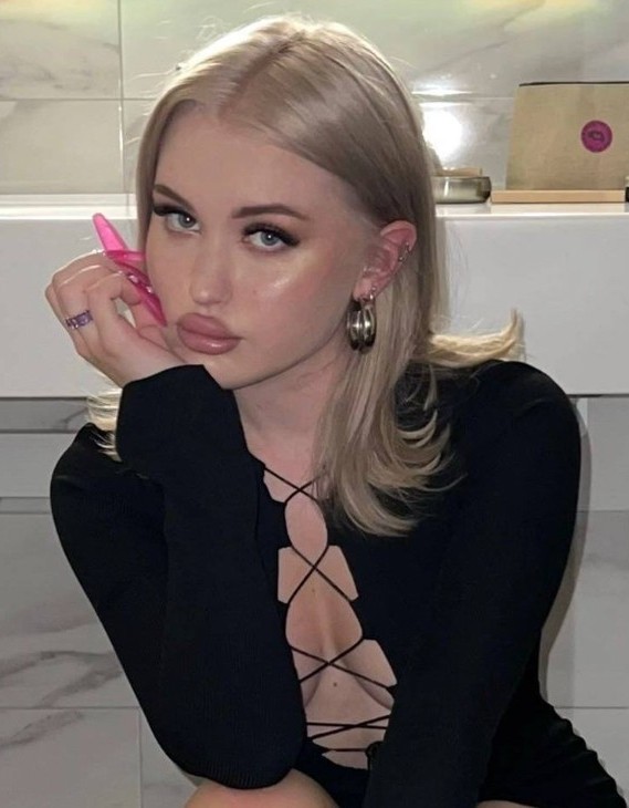 Лиза Лпшка слив фото с Онлифанс Лиза Лпшка слив фото с Онлифанс. На озере и в кинотеатре