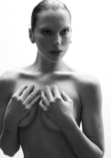 Дуа Липа топлесс