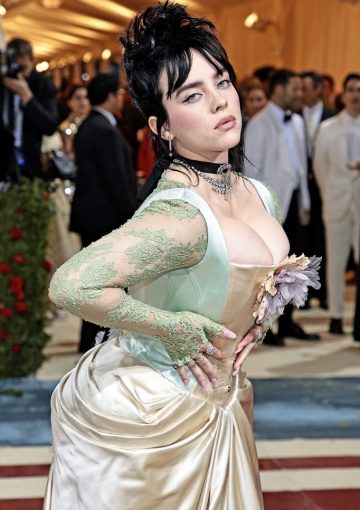 Голые знаменитости Billie Eilish тг